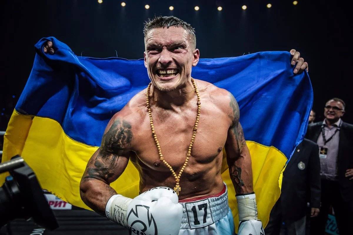 DAZN порівняв Усика і Холіфілда. Багато показників у боксерів практично ідентичні