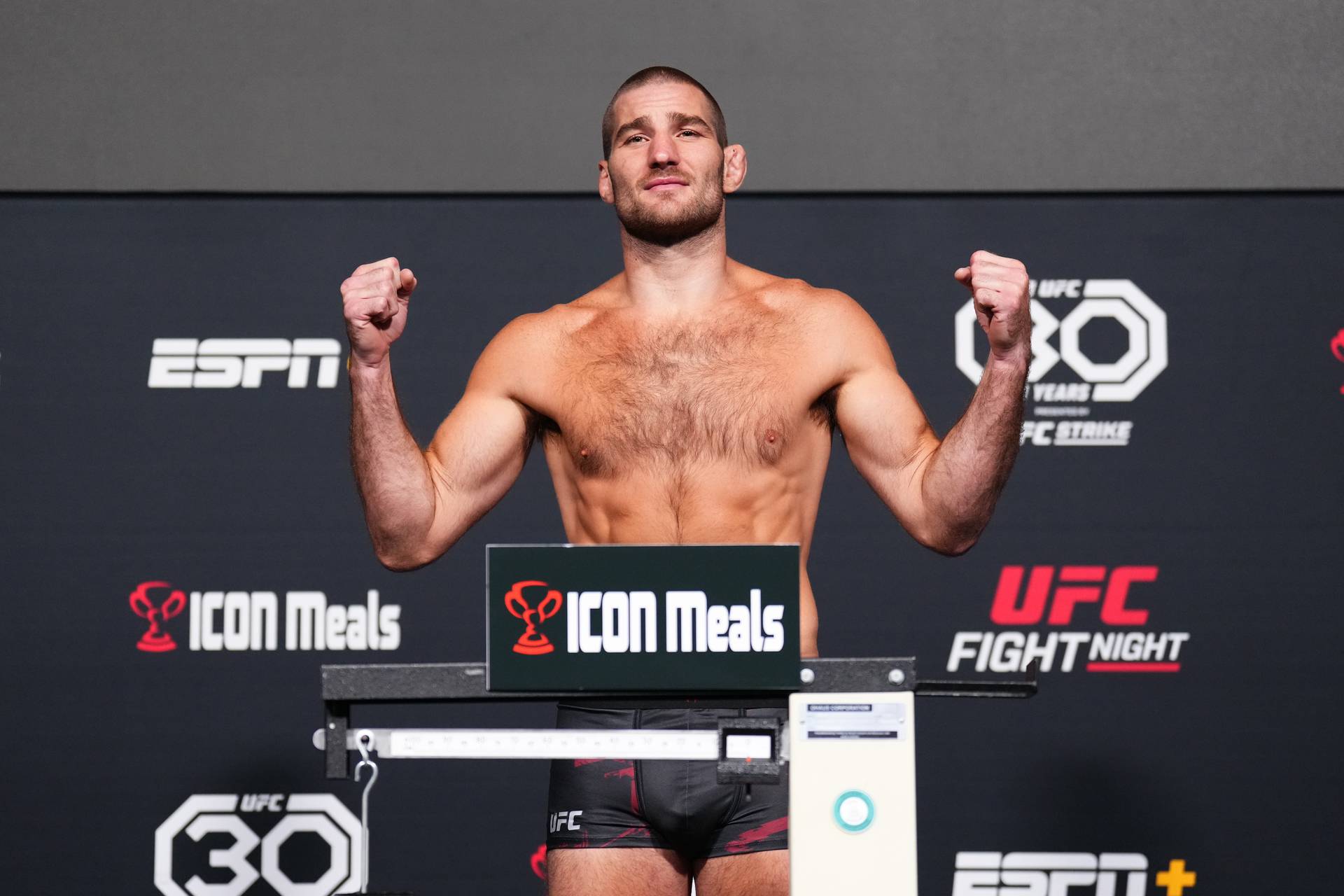«Тупі виродки». Топовий боєць UFC розкритикував американців за підтримку України у війні з росією
