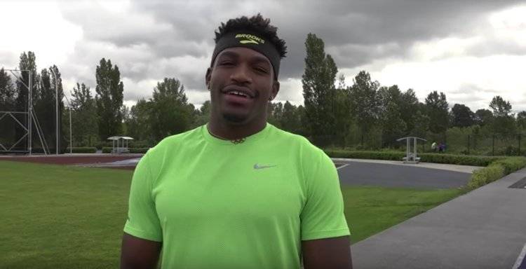 Американский спринтер напоролся на копье во время бега