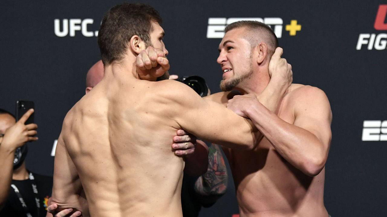 Видео взвешивания UFC on ESPN 23. Экс-боец WWFC Куцелаба устроил потасовку