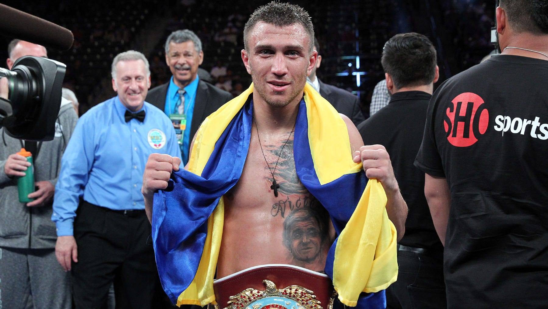 Перемога над Расселом виведе Постола на чемпіонський бій. У поєдинку зі старшим братом Гарі Ломаченко завоював перший титул в профі
