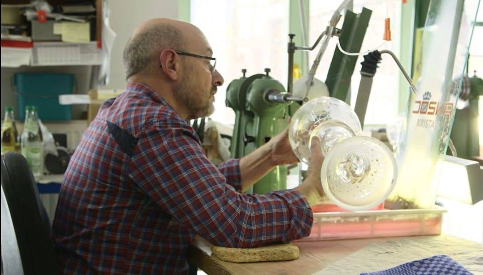 Большой хрустальный глобус уже ждет своего обладателя