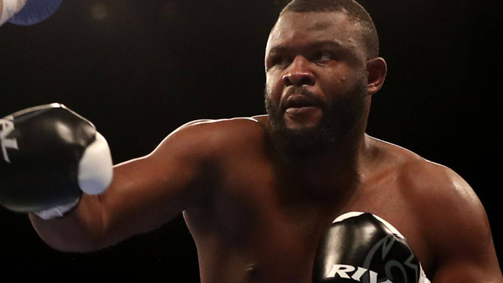 Баколе заявил, что ему во время боя залетела в рот оса