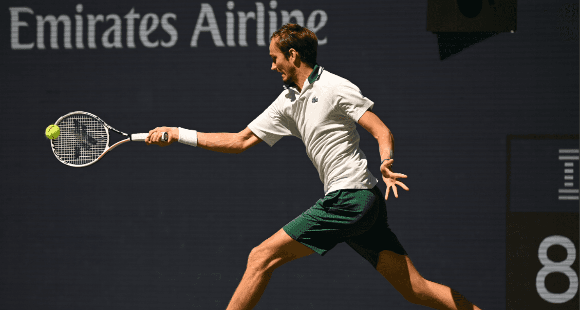 Медведєв не без проблем обіграв гравця другої сотні ATP на шляху до півфіналу US Open