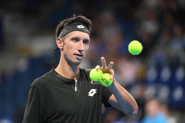 Стаховский сделал свой взнос в австралийский Красный крест