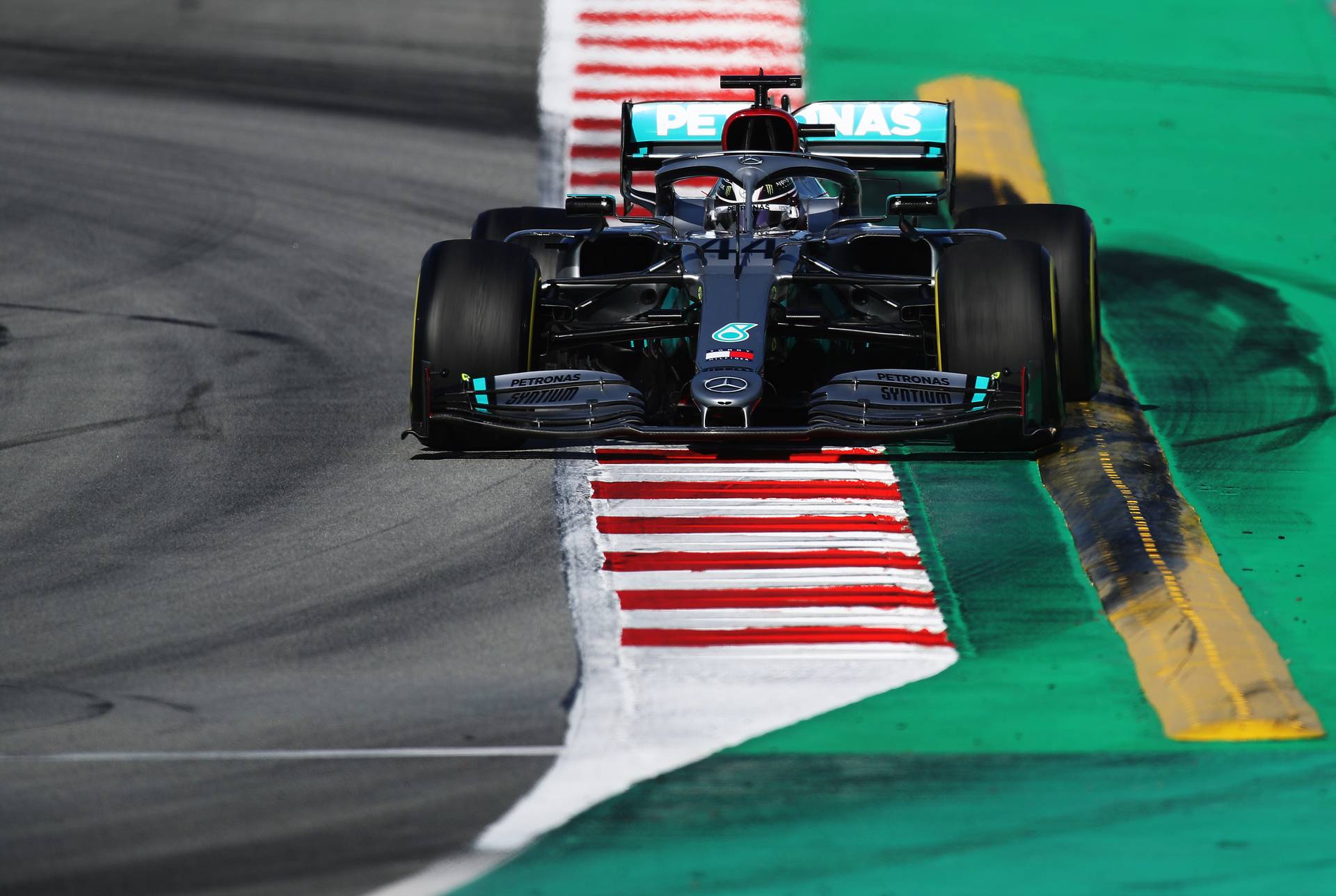 Mercedes опроверг служи о заболевшем коронавирусом сотруднике