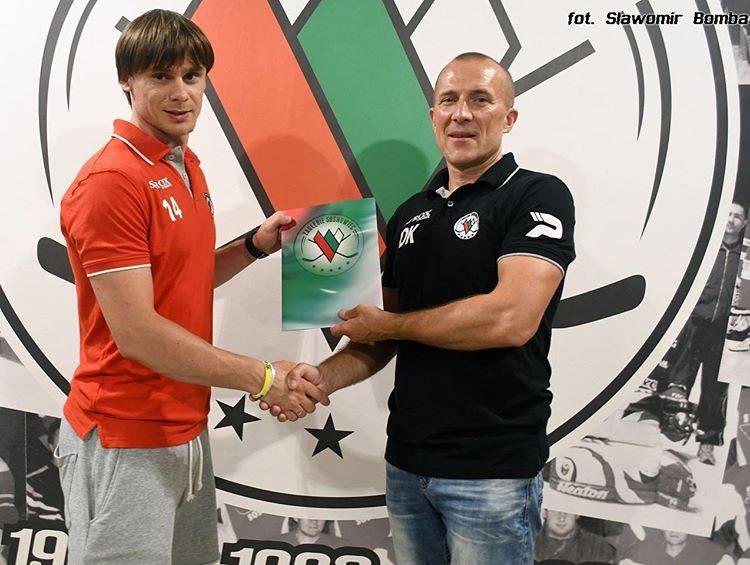 Нападающий сборной Украины продолжит выступления в Польше