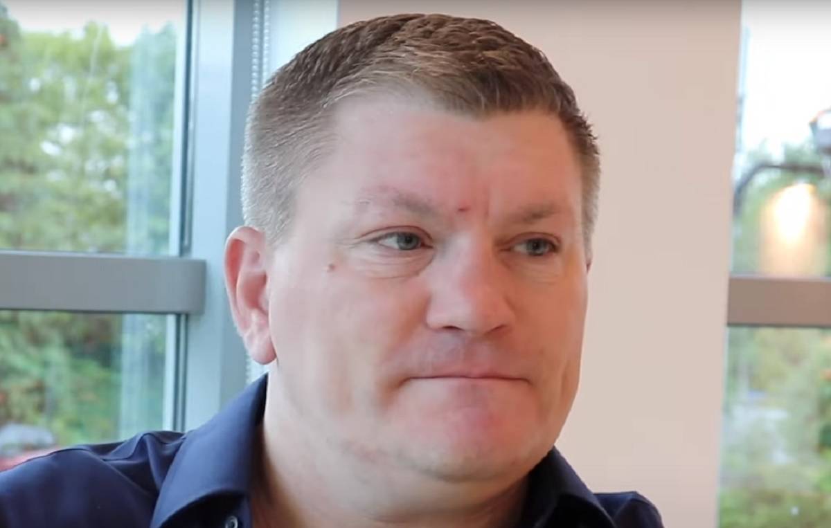 Хаттон: « Усик б'є так само важко як і Енді Руїс »