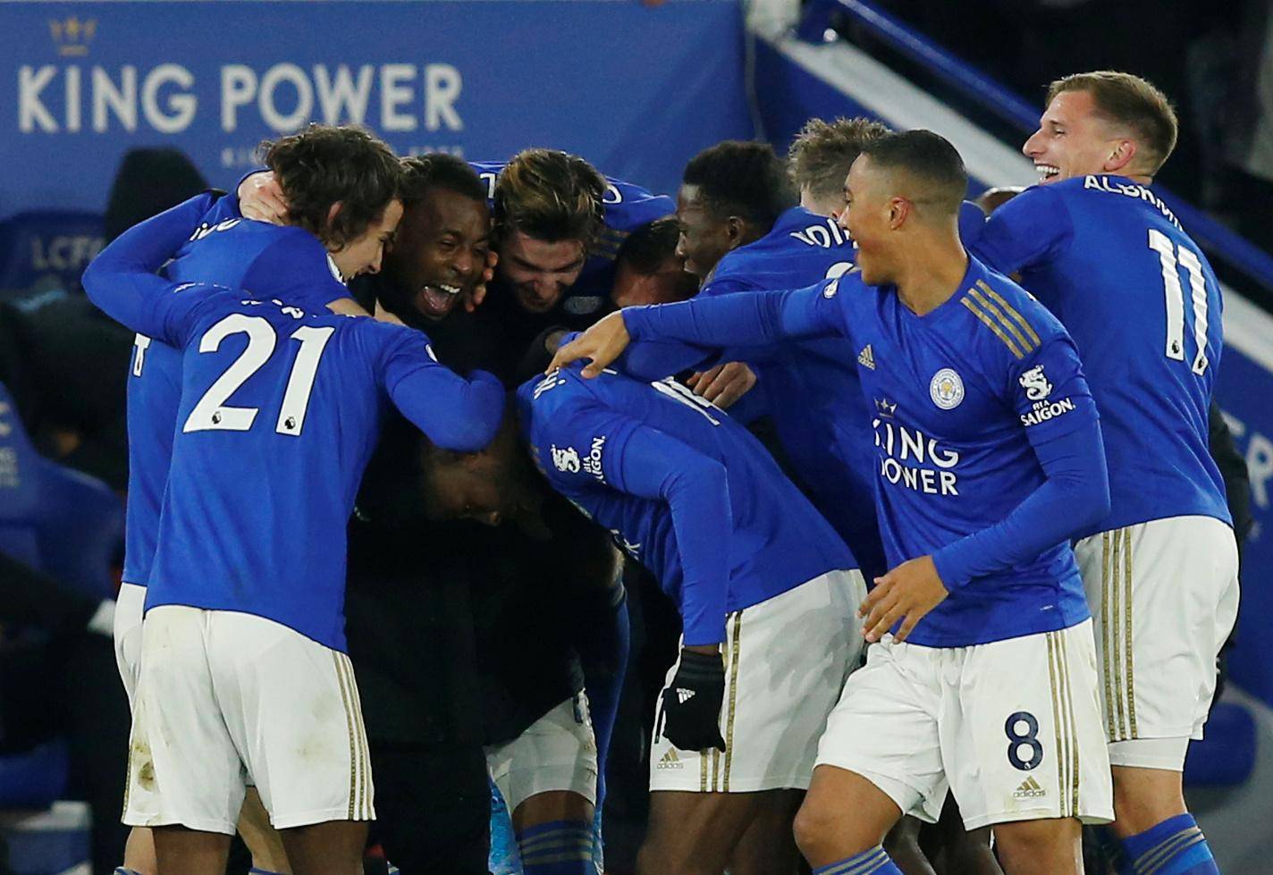 «Лестер» забил «Эвертону» на 94-й минуте и вышел на второе место в АПЛ