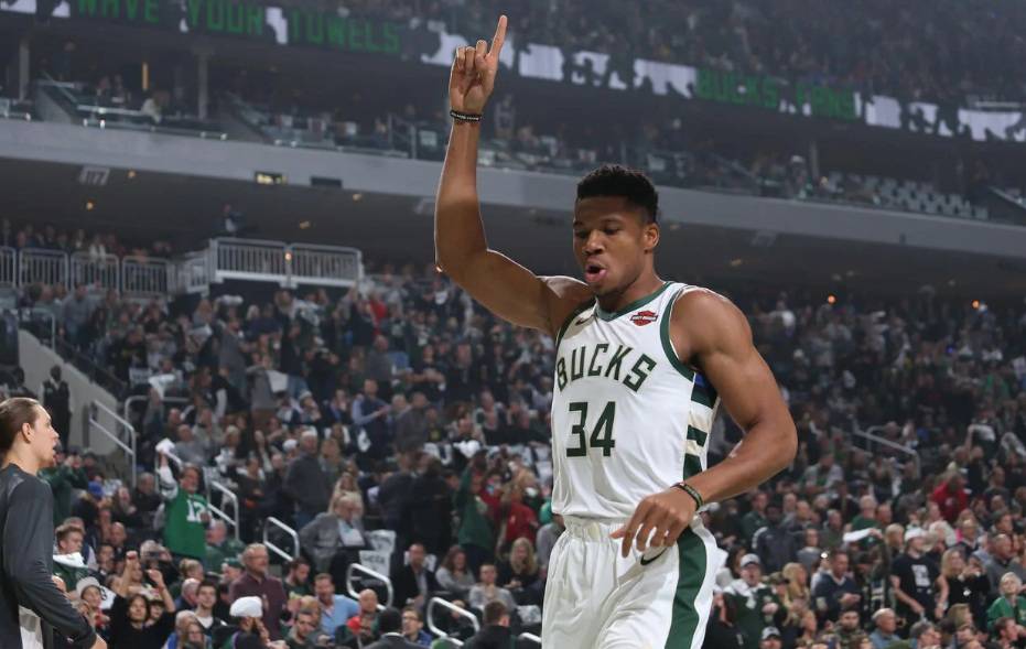 Неудачная треха Миддлтона с подправлением Адетокунбо – момент дня в НБА