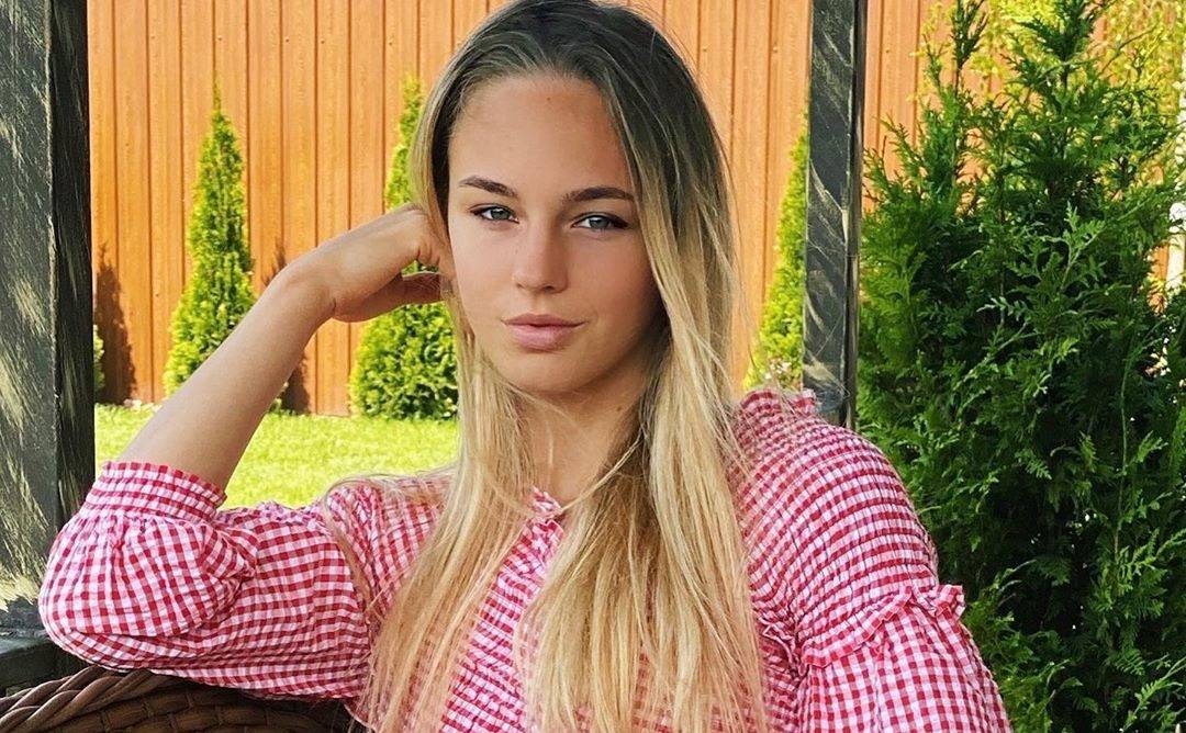 Расцвела в лучах солнца. Белодед поприветствовала лето