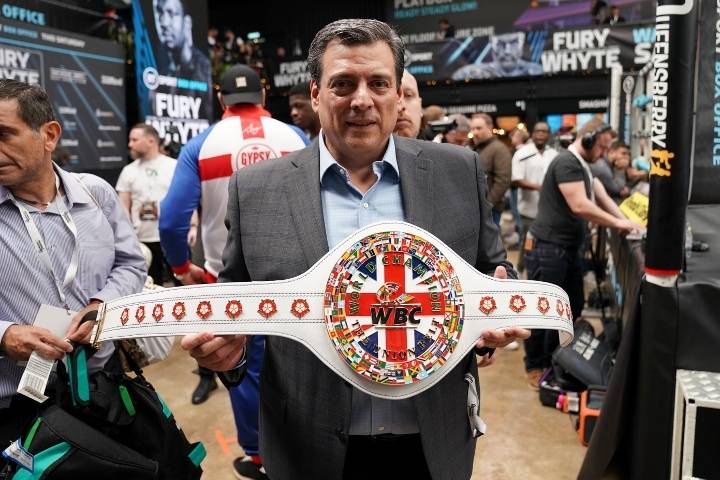 Президент WBC: «Молитесь за мир в Украине. Много невинных людей все еще гибнет»