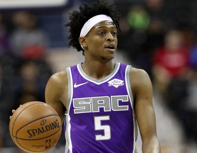 Данк лидера «Сакраменто» через одноклубника Михайлюка — момент дня в НБА