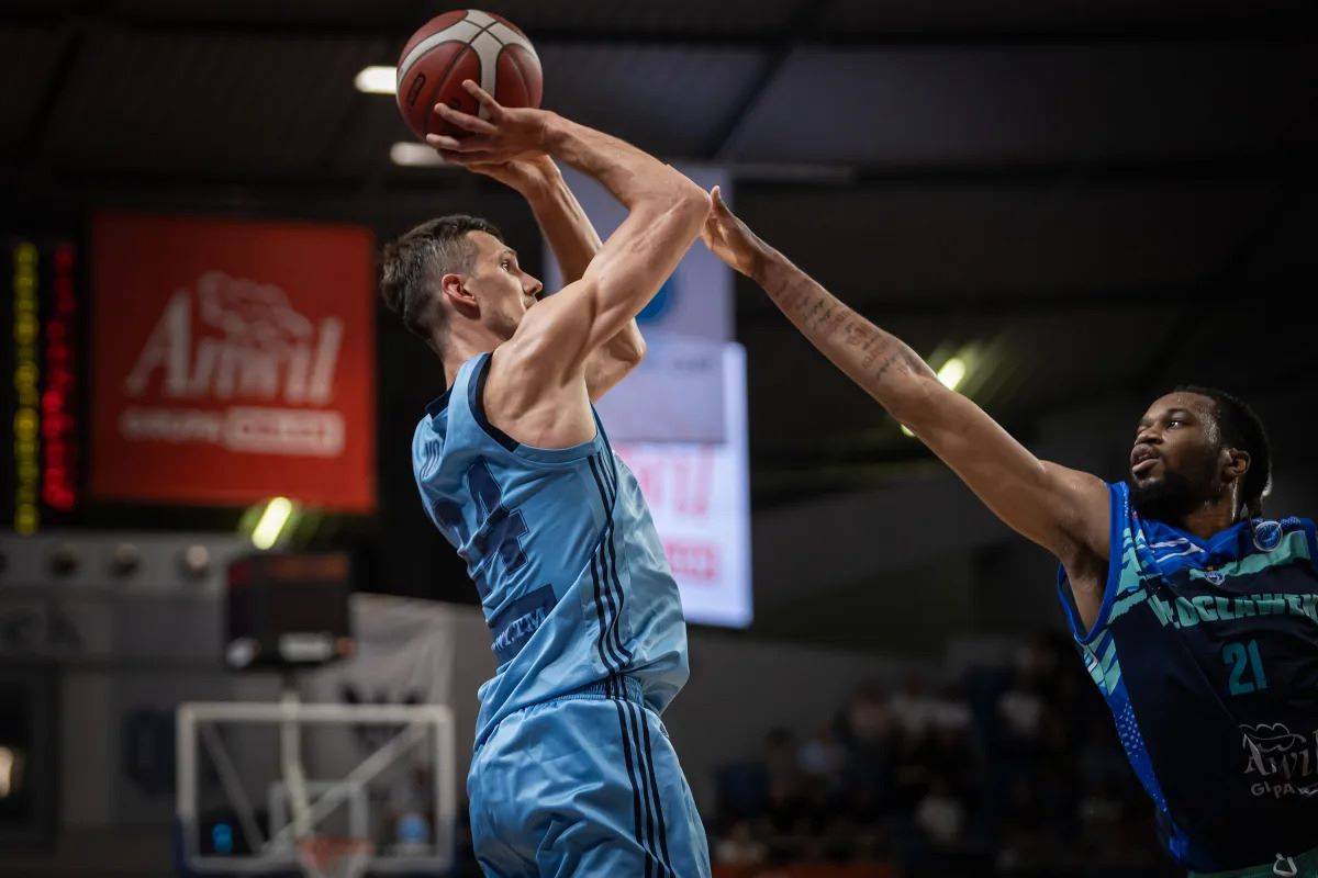 Дніпро розромно програв Анвілу в Кубку Європи FIBA