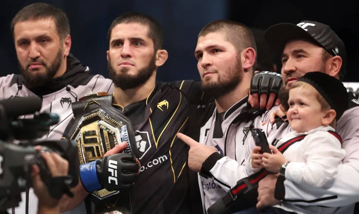 Екс-боєць UFC назвав ім'я легковаговика, якого Махачев не зможе перевести в партер