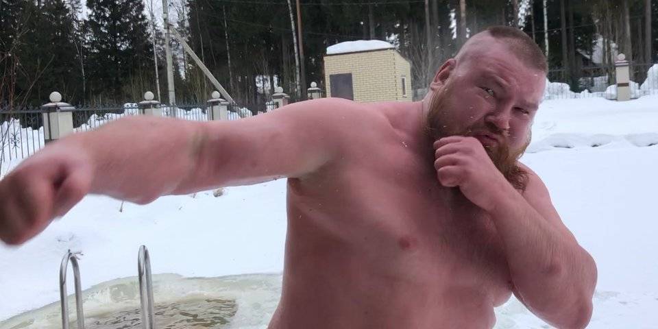 Скандальний Дацик в боксерському поєдинку нокаутував темношкірого грузинського борця. Відео