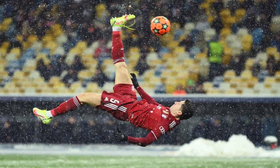 Удар Левандовскі через себе і інші голи 5-го туру Ліги чемпіонів