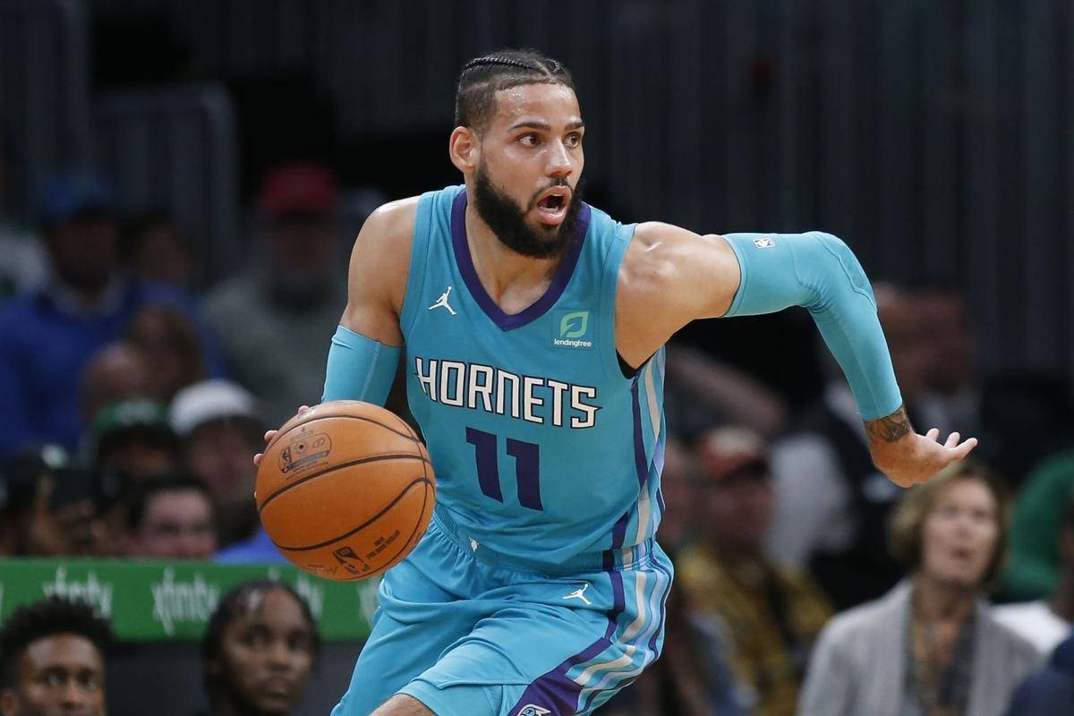 Данк через руку Коди Мартина – момент дня в НБА