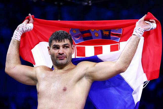 Хргович переважив суперника на зважуванні у Саудівській Аравії
