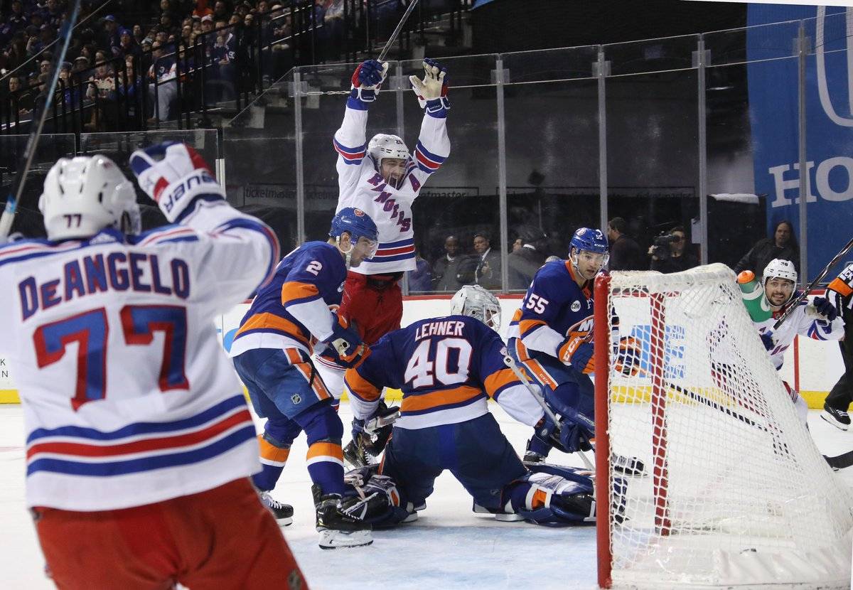 «Рейнджерс» победили в дерби Нью-Йорка, «Бостон» на характере обыграл «Торонто»