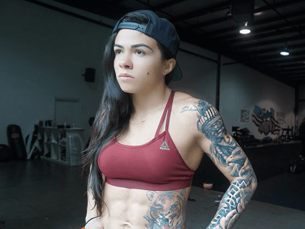 Сексуальна и опасна. Одна из самых лучших бойцов UFC поделилась «горячим» фото