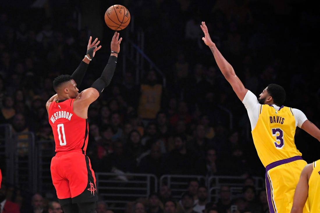 «Хьюстон» без центровых оказался сильнее «Лейкерс», «Милуоки» дома победил «Филадельфию»