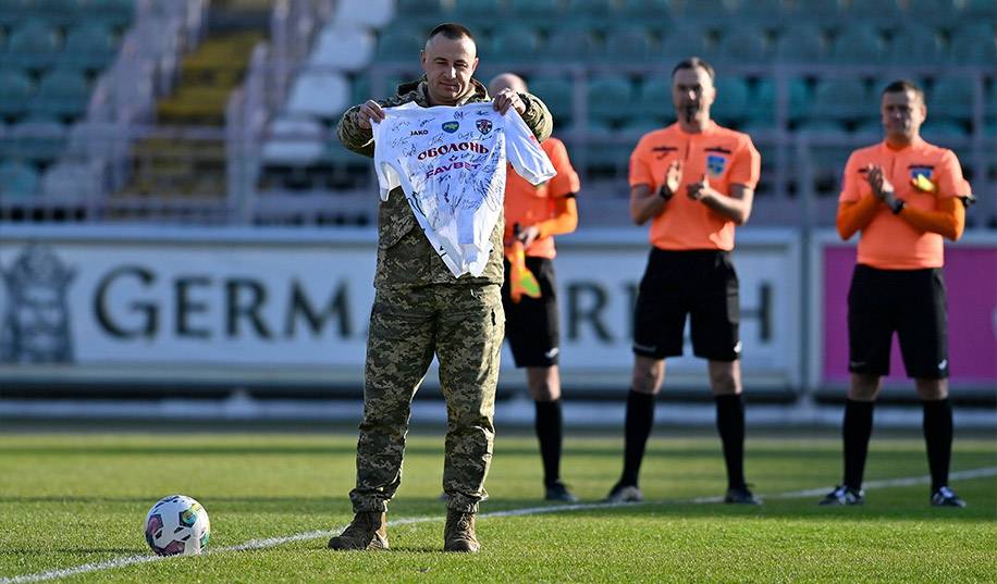 Герой Украины: «Военные должны воевать, а футболисты – играть в футбол»