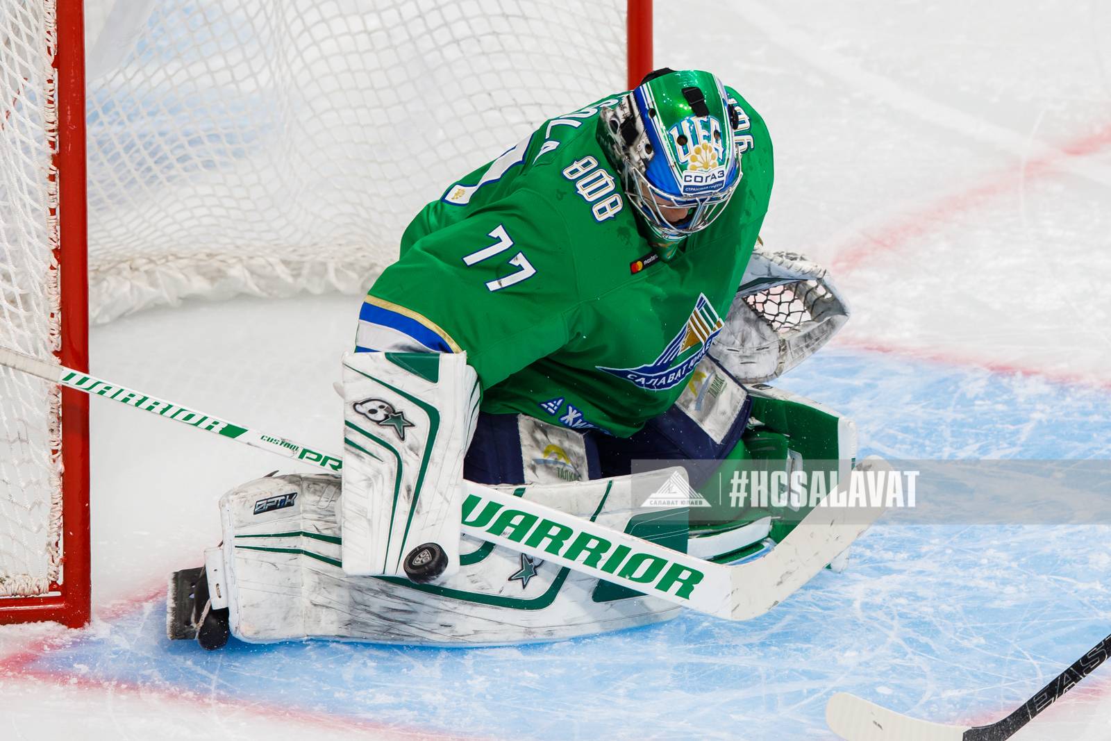 Вратарь «Салавата Юлаева» забросил шайбу в свои ворота в важнейшем матче плей-офф