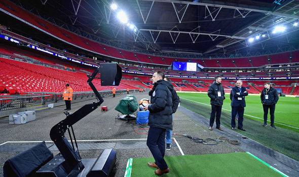 АПЛ запретит футболистам просить у арбитра обращаться к VAR