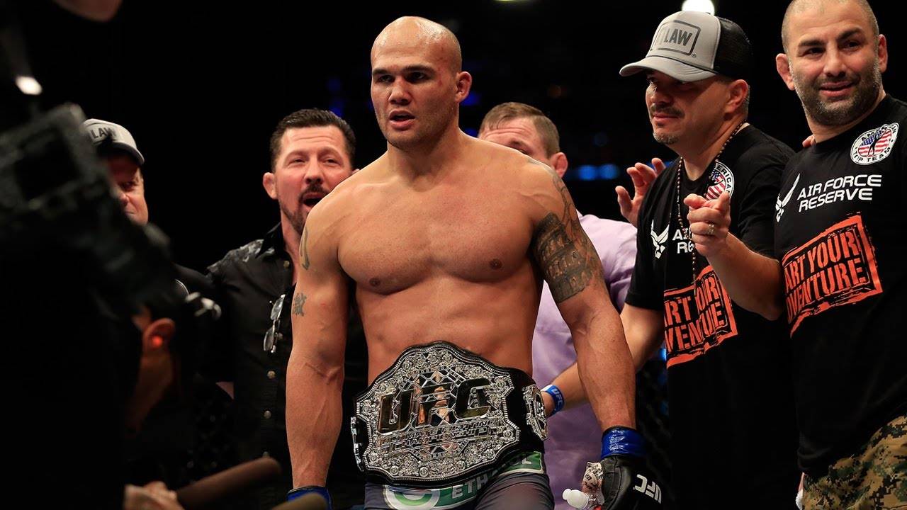 Екс-чемпіон UFC знявся з турніру в Лас-Вегасі, який відбудеться 11 грудня