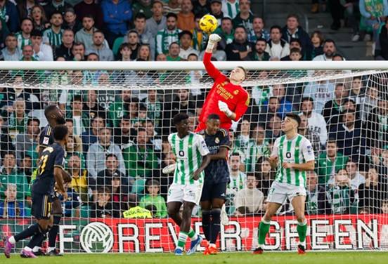 Реал залишився без Куртуа, захисники постійно ламаються. А він має найкращу оборону за 50 років