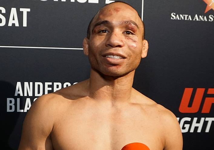 Машина в деренчі. Колишній претендент на титул UFC з сім'єю потрапив в страшну аварію