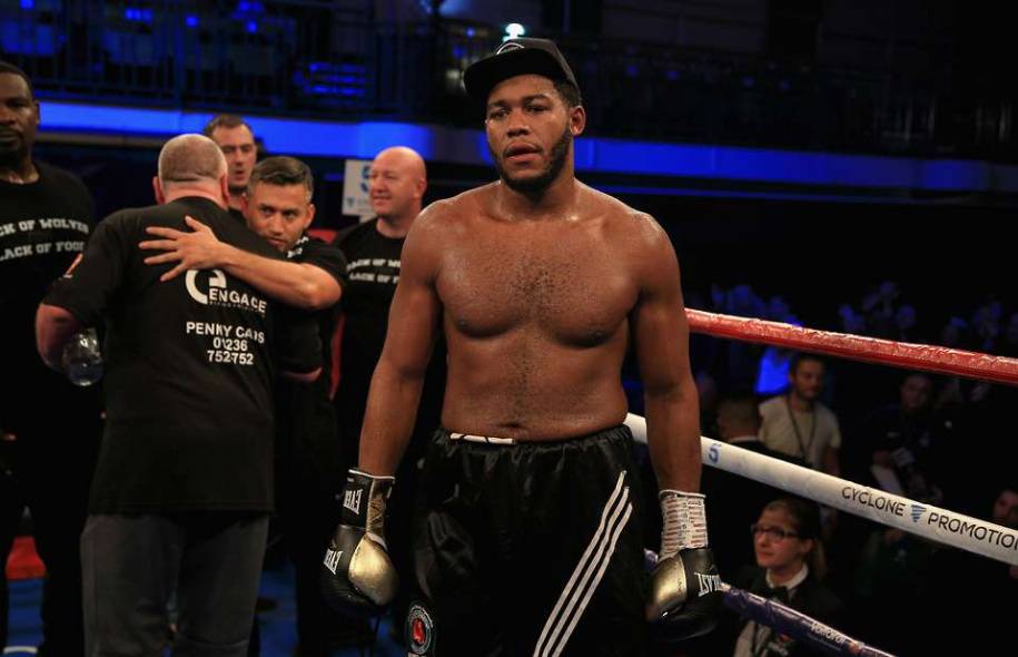 Хантер: «Джошуа проиграет Усику судейским решением»