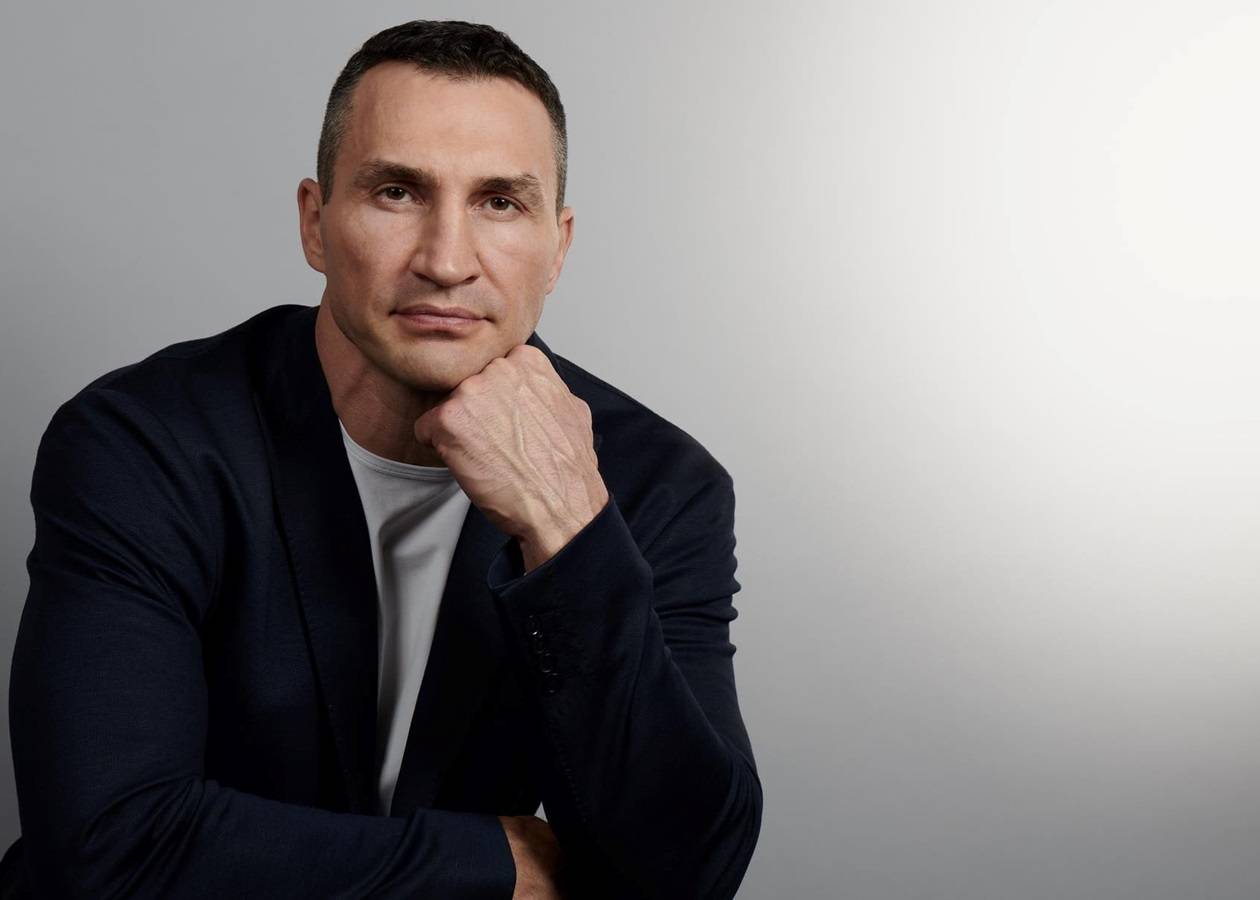 Кличко прибув на бій Усика до Ер-Ріяду