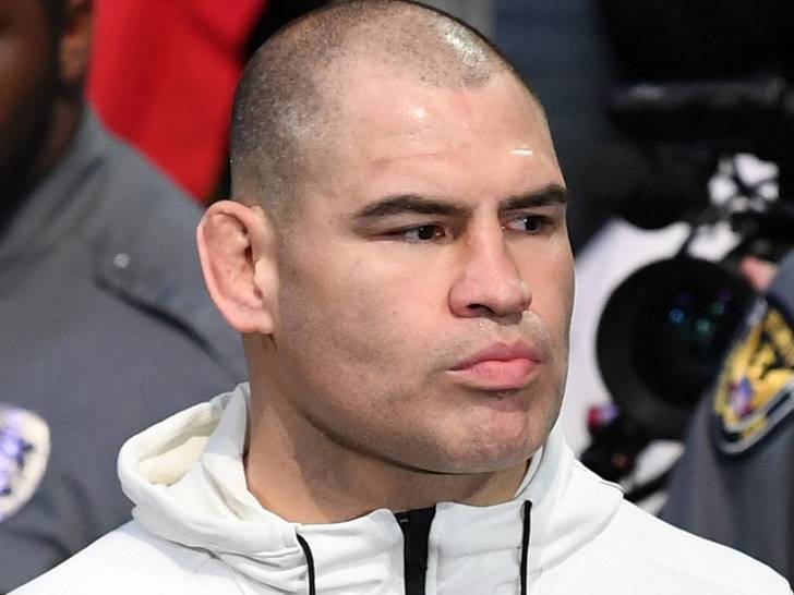 Экс-звезда UFC сразу после освобождения под залог вернулся в рестлинг