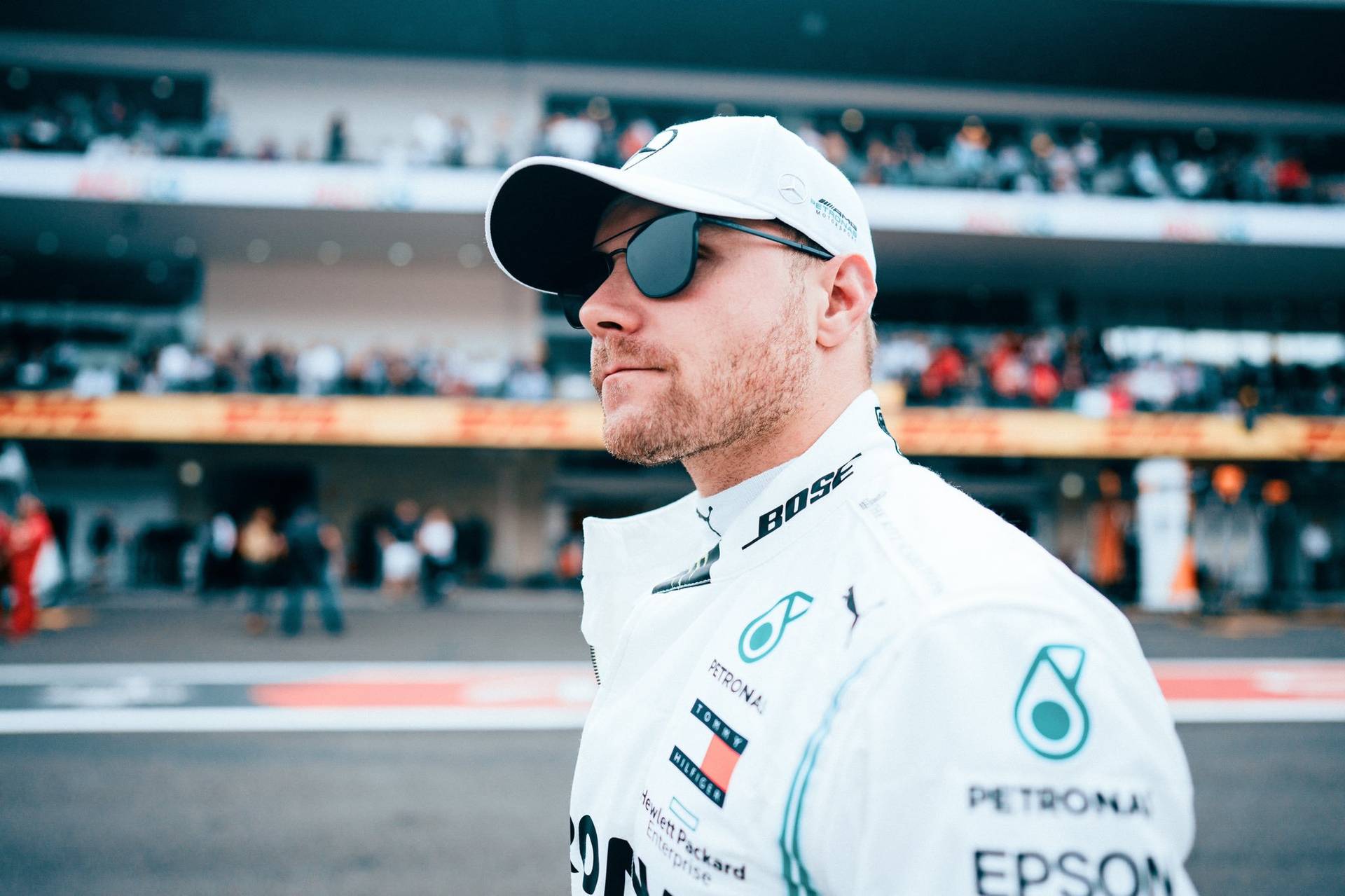 Боттас развелся с женой