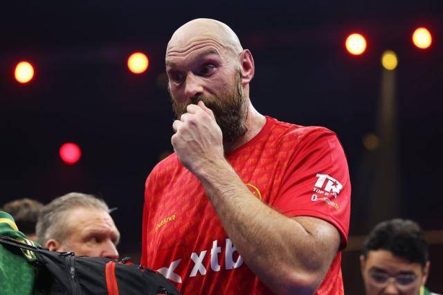 Уоррен ответил, должен ли Фьюри завершить карьеру