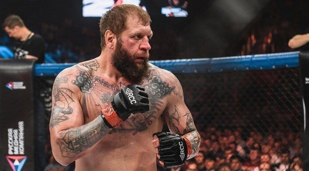 Александр Емельяненко досрочно проиграл Марсио Сантосу. Как это было