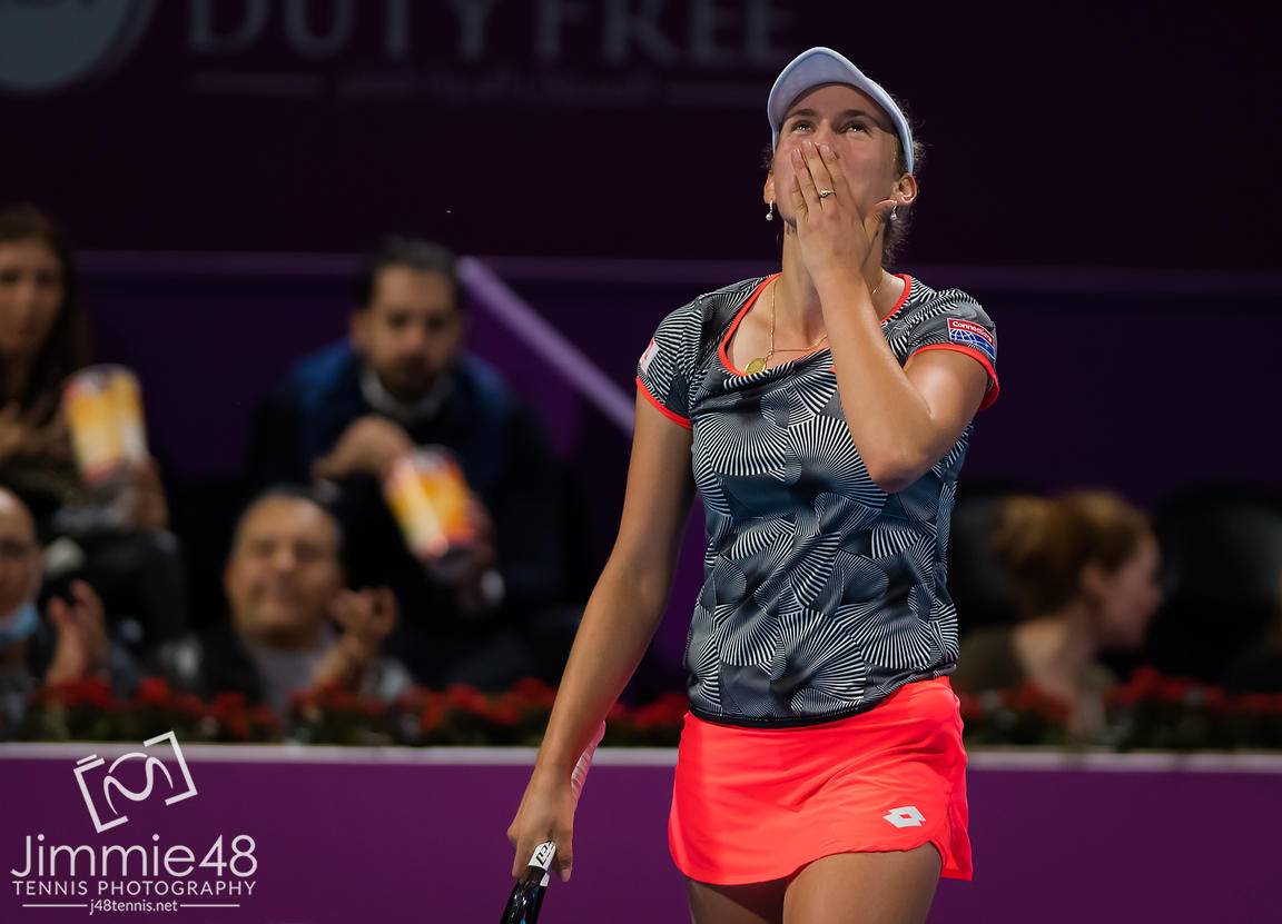 Мертенс сломила Халеп и выиграла турнир в Дохе