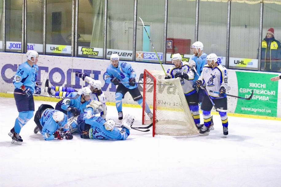 «Днепр» в гостях разобрался с «Ледяными Волками»