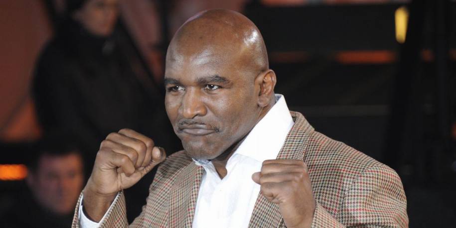 Холифилд готов помочь Макгрегору в подготовке к поединку с Пакьяо