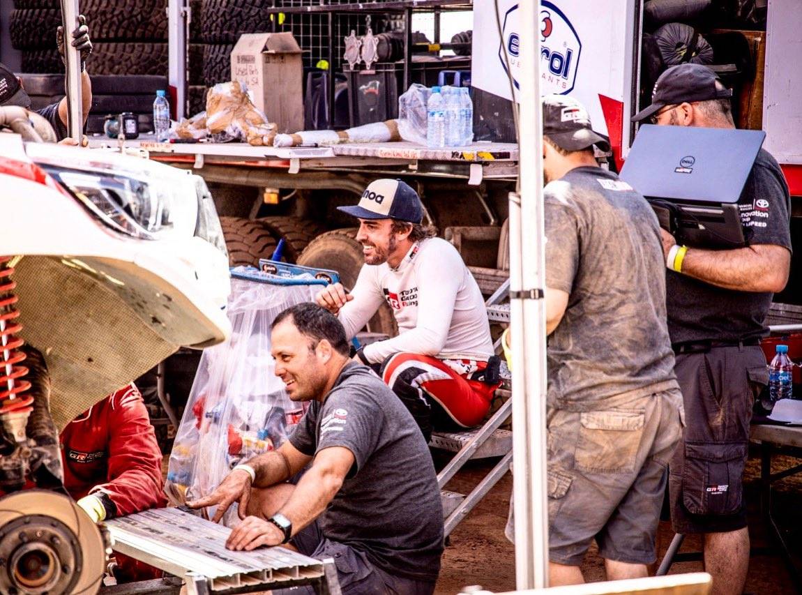 Алонсо снова не справился с управлением на ралли в Марокко 