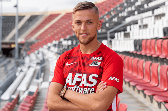 АЗ перед игрой с «Динамо» подписал нападающего