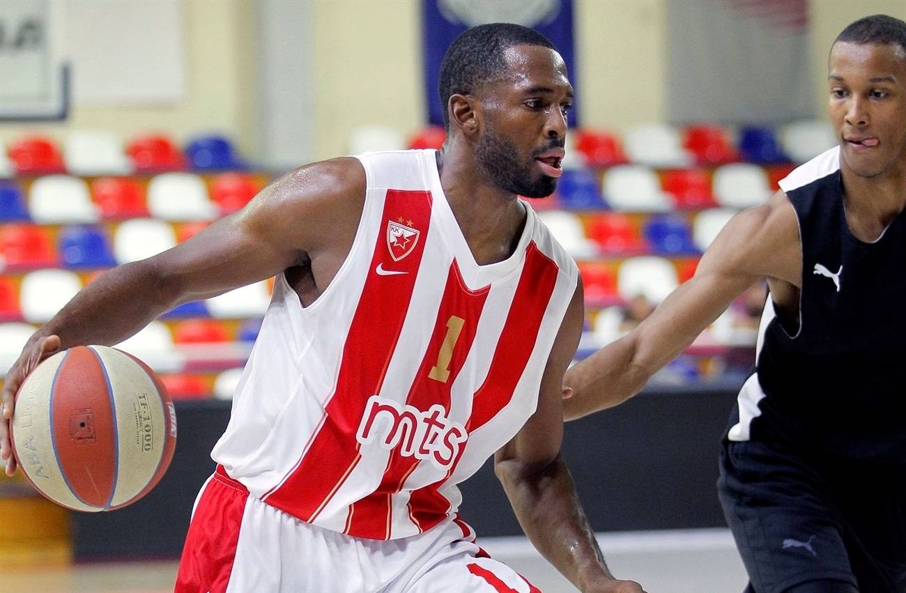 Бомбический проход и данк с двух рук Брауна – момент дня в Евролиге