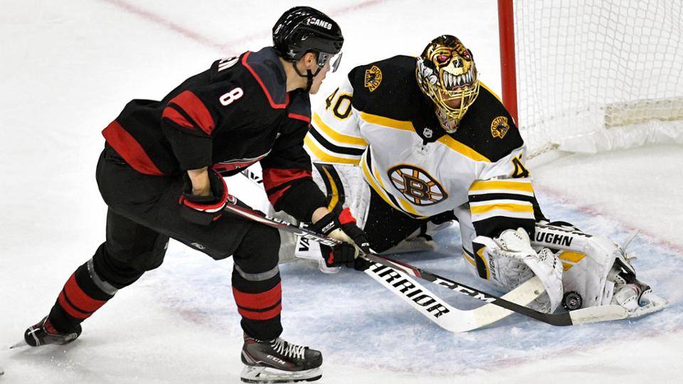 «Бостон» третий раз обыграл «Каролину» и вплотную приблизился к финалу Кубка Стэнли