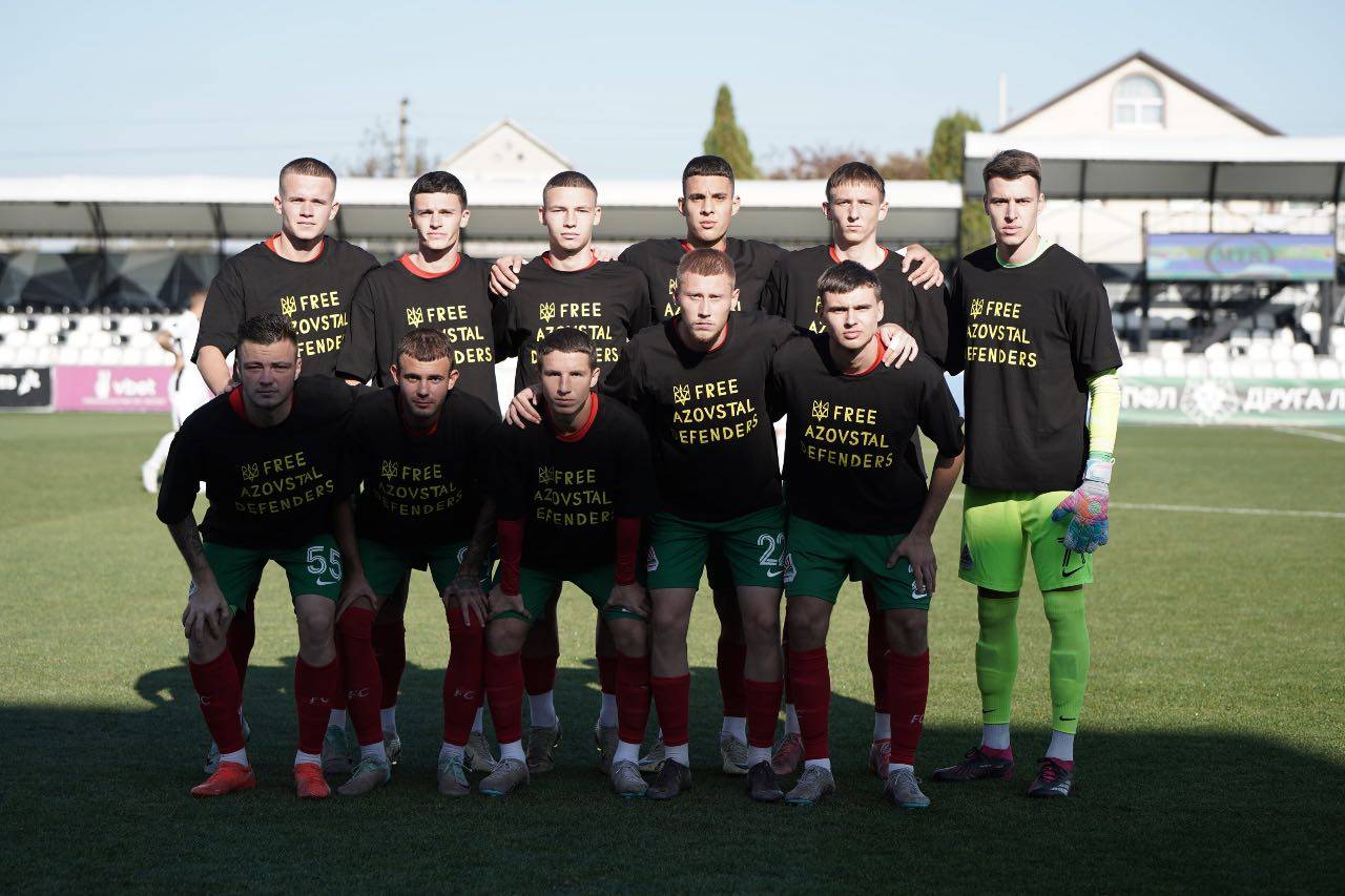 Київський футбольний клуб вийшов на поле в футболках із закликом звільнити полонених захисників Азовсталі