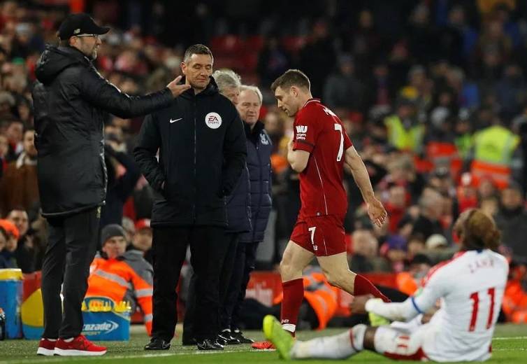 Милнера в матче с «Кристал Пэлас» удалил его детский тренер