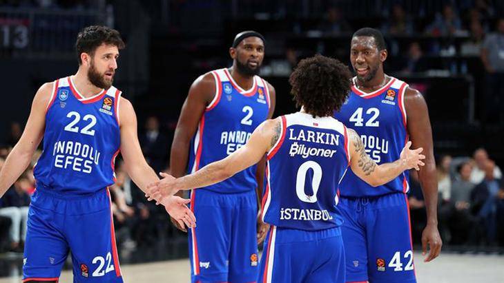 «Реал» подтвердил статус лидера турнира, «Эфес» не оставил дома шансов «Маккаби»