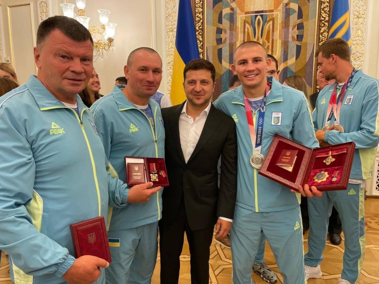 Хіжняк і його команда отримали нагороди з рук Зеленского