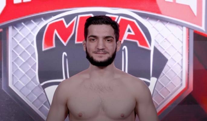 На России из окна выпал известный местный боец MMA